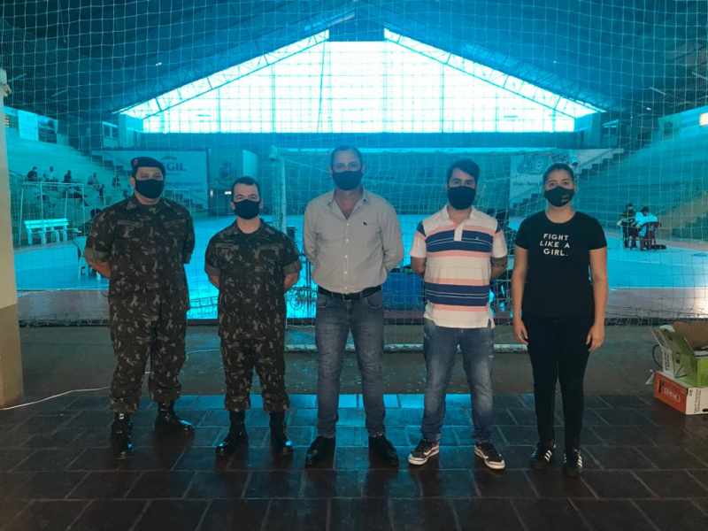 PREFEITO AC0MPANHA JOVENS SELECIONADOS PARA O EXÉRCITO